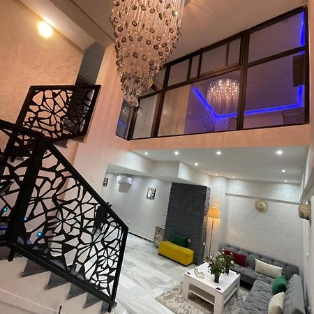 Appartement En Duplex Avec 3 Chambres Haut Standing Gueliz Marrakech มาร์ราเกช ภายนอก รูปภาพ