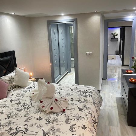 Appartement En Duplex Avec 3 Chambres Haut Standing Gueliz Marrakech มาร์ราเกช ภายนอก รูปภาพ