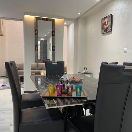 Appartement En Duplex Avec 3 Chambres Haut Standing Gueliz Marrakech มาร์ราเกช ภายนอก รูปภาพ