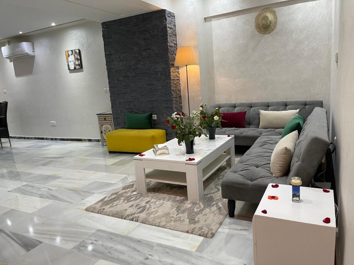 Appartement En Duplex Avec 3 Chambres Haut Standing Gueliz Marrakech มาร์ราเกช ภายนอก รูปภาพ