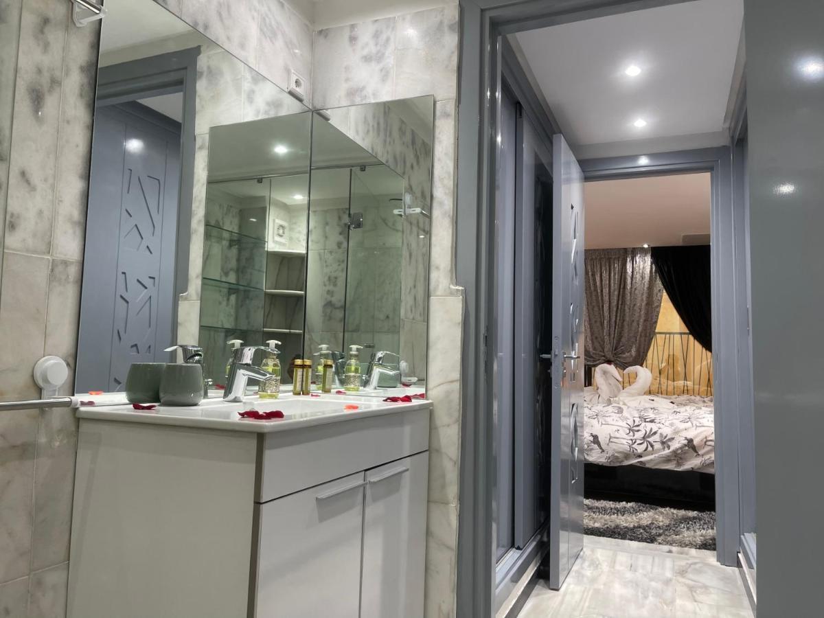 Appartement En Duplex Avec 3 Chambres Haut Standing Gueliz Marrakech มาร์ราเกช ภายนอก รูปภาพ